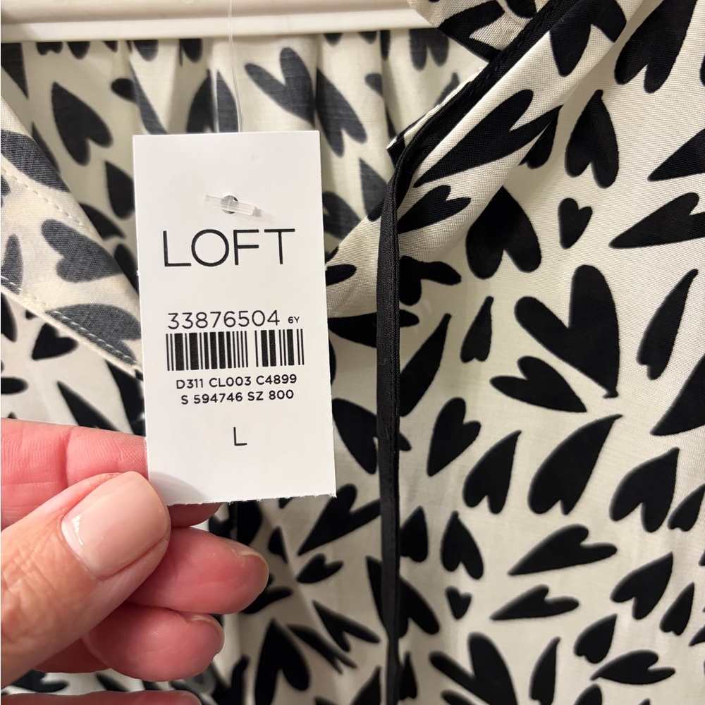 LOFT Monochrome Heart Print Blouse - Picture 6 of 7